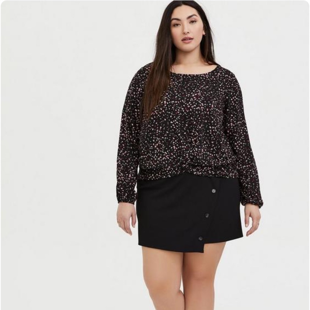 NWOT Women’s Torrid Challis Twist Front Cropped Blouse